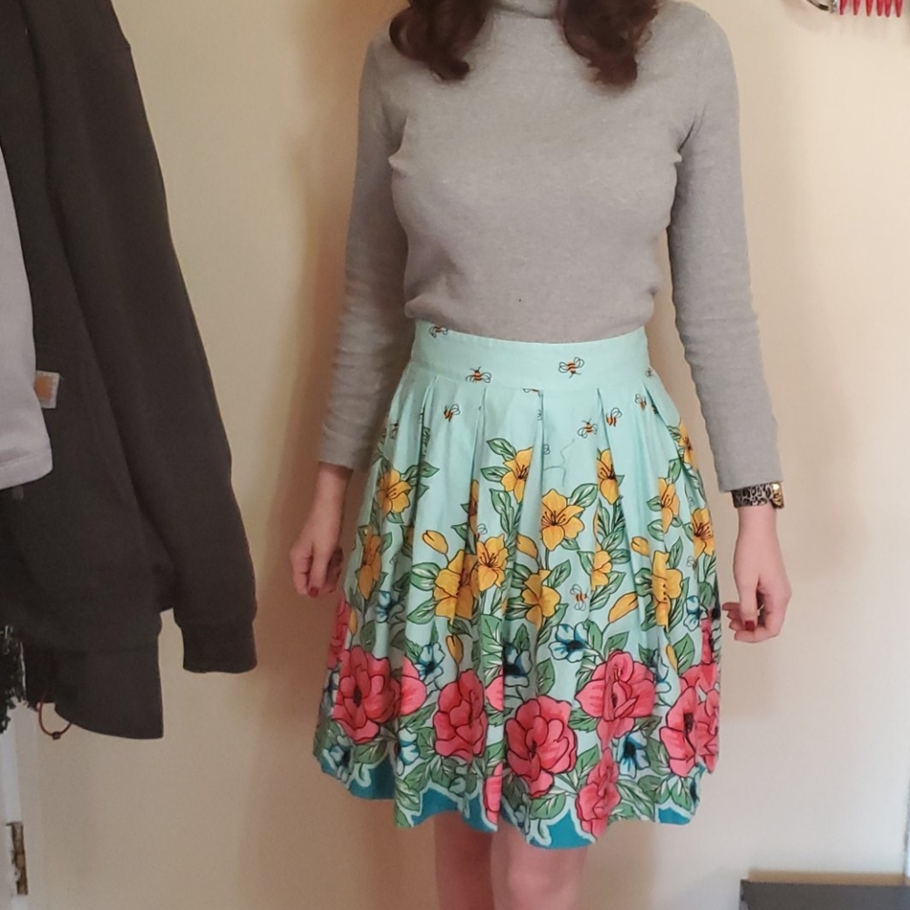Floral/bumblebee print skirt